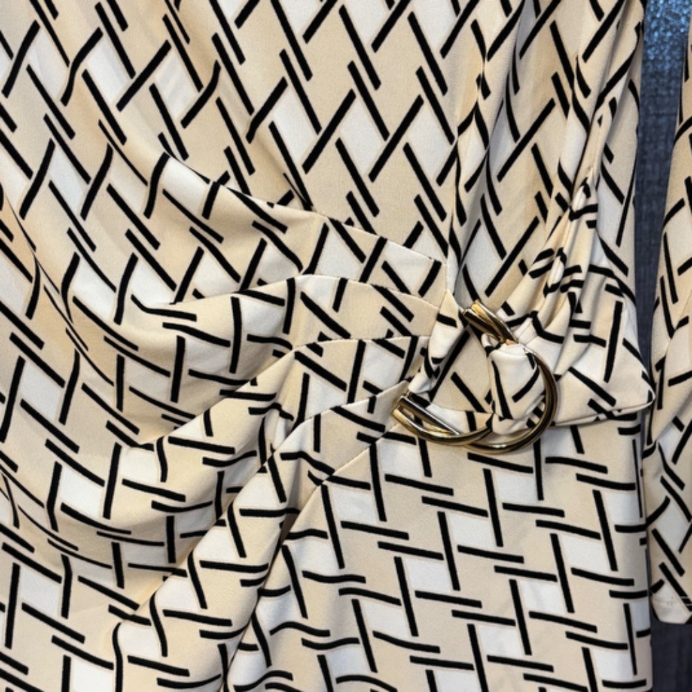 Liz Claiborne Women's Top SZ Small Beige and Black 3/4 Sleeve - Picture 3 of 10